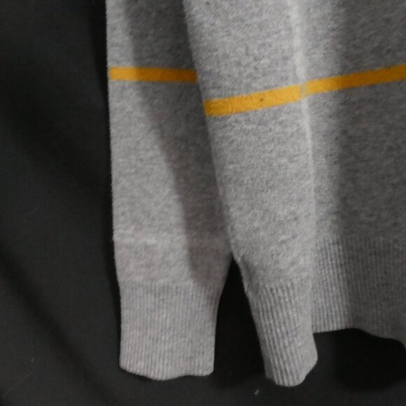 Unbranded | 20 pit to pit measured | Grey Grid - Plaid Turtleneck Sweater - Picture 12 of 14